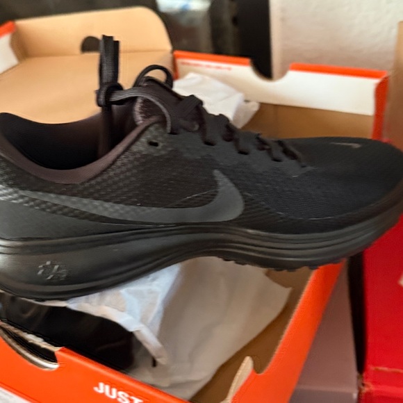 Nike WoMen's Black Athletic Sneakers - Picture 3 of 4